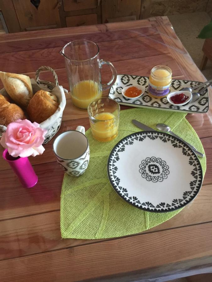 Chambres D'Hotes La Voute Volonne Екстериор снимка